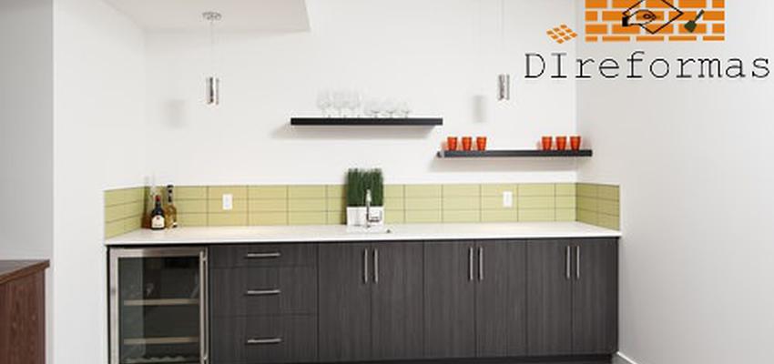 Cocina Estilo moderno Color amarillo, gris, plateado  diseñado por DIREFORMAS | Gremio | Copyright Oscar Ordoñez