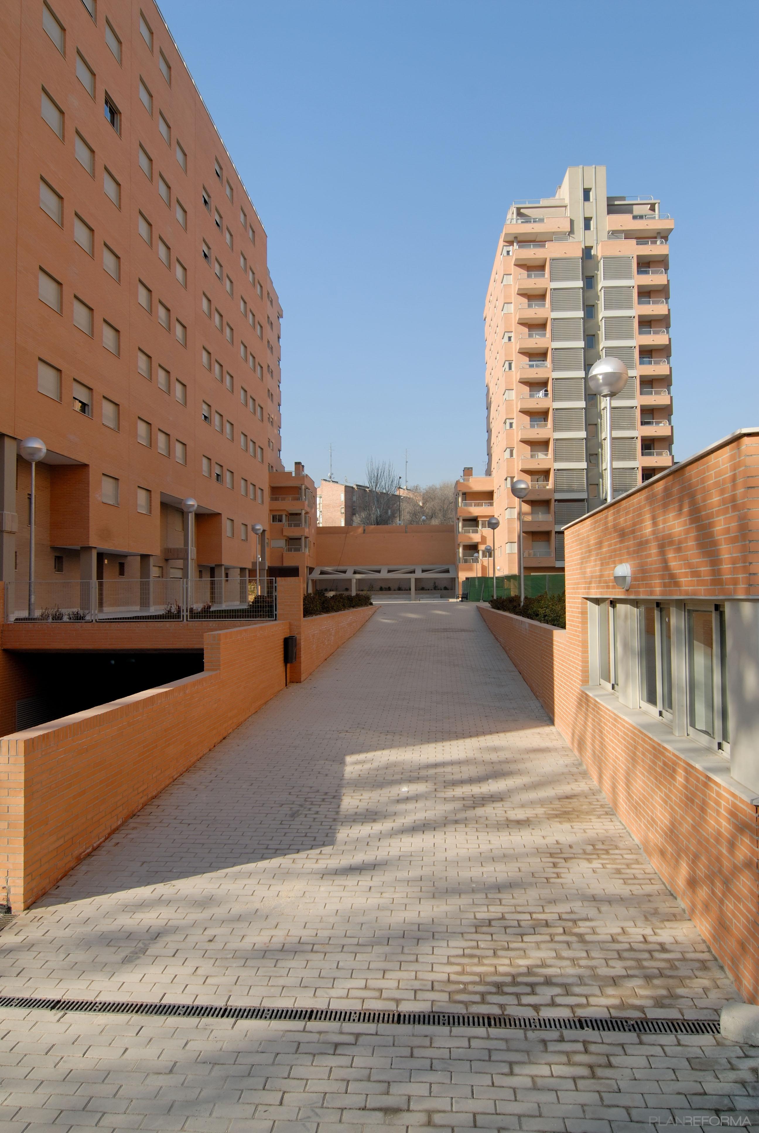 Exterior style moderno color marron, gris  diseñado por Patricia  Catalán Tomé | Arquitecto Técnico | Copyright si