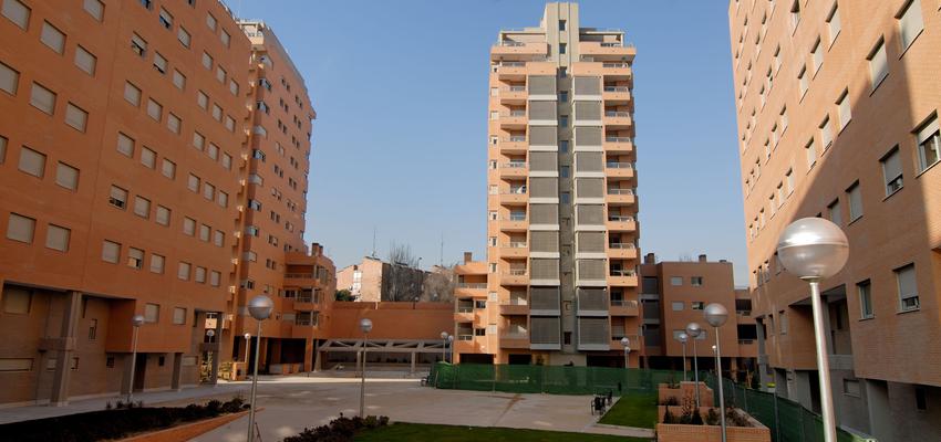 Exterior style moderno color verde, beige, marron  diseñado por Patricia  Catalán Tomé | Arquitecto Técnico | Copyright si