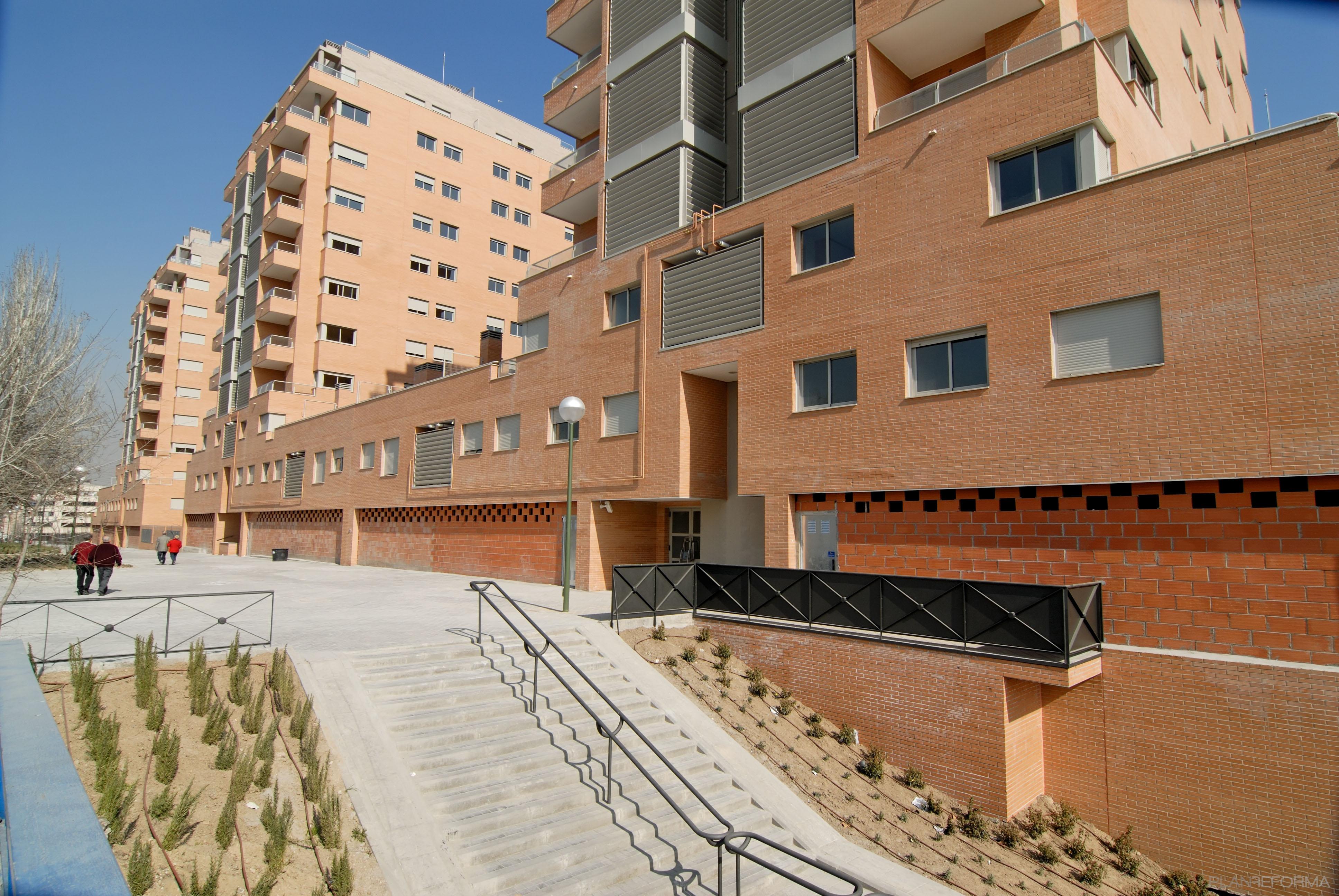 Exterior Estilo tradicional Color marron, gris, gris  diseñado por Patricia | Gremio 