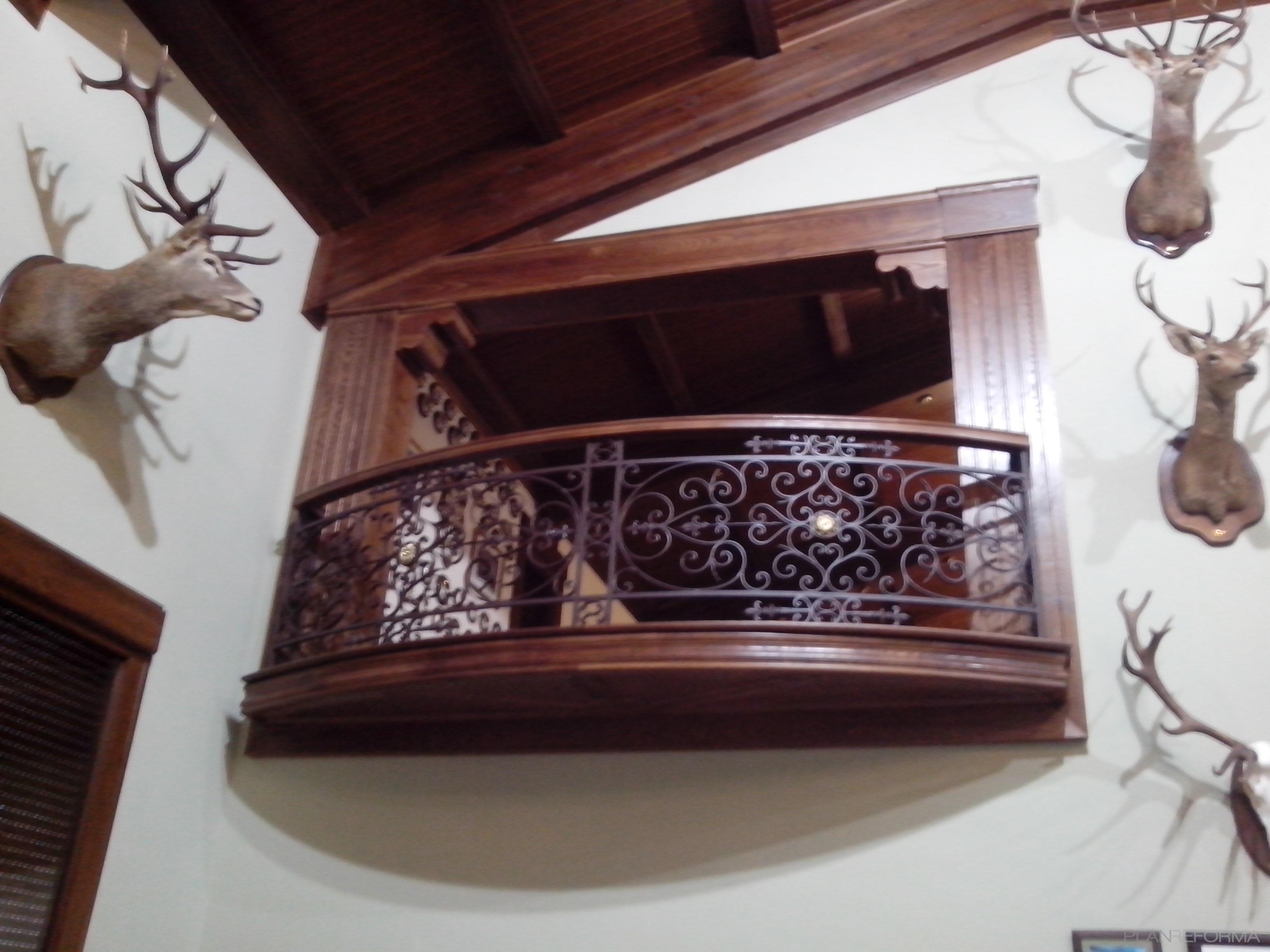 Balcon style clasico color marron  diseñado por Decomobelsonseca | Gremio 