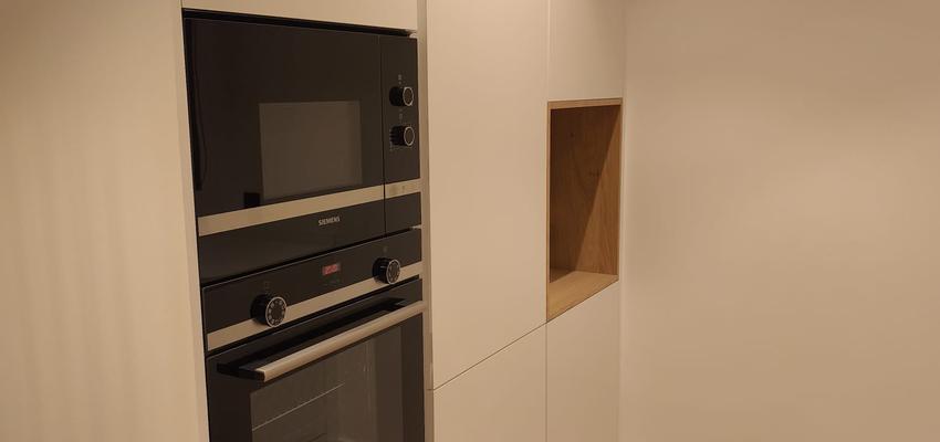 Cocina Estilo moderno Color plateado  diseñado por Renova Fácil | Reformista, constructor | Copyright RenovaFácil