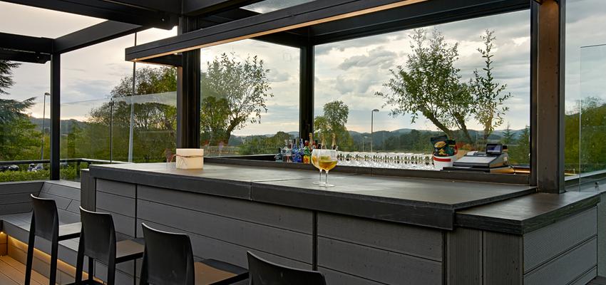 Cafeteria Estilo contemporaneo Color gris, negro, dorado  diseñado por DECONS | Gremio | Copyright DECONS