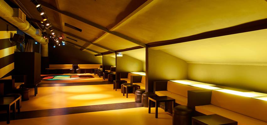 Sala de musica Estilo contemporaneo Color blanco, negro  diseñado por DECONS | Gremio | Copyright DECONS