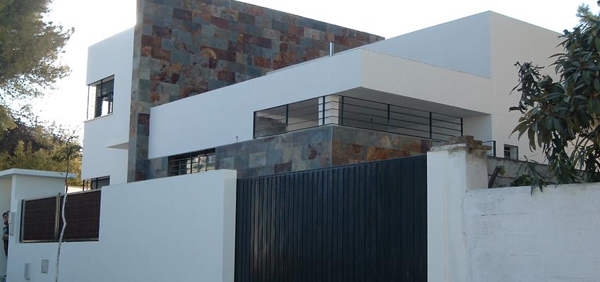 Exterior style moderno color blanco, gris  diseñado por br arquitectas | Arquitecto 