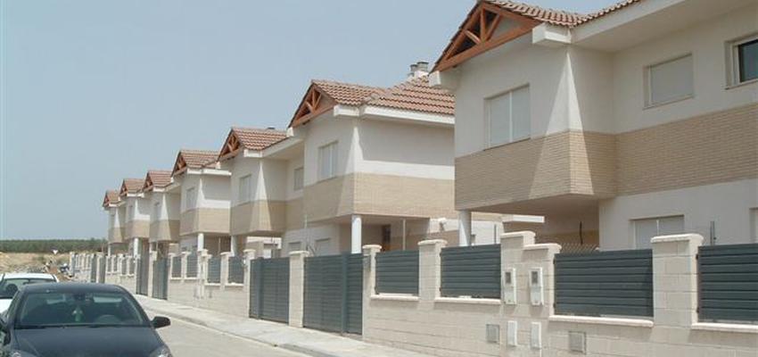 Exterior style contemporaneo color marron, blanco, gris  diseñado por br arquitectas | Arquitecto 