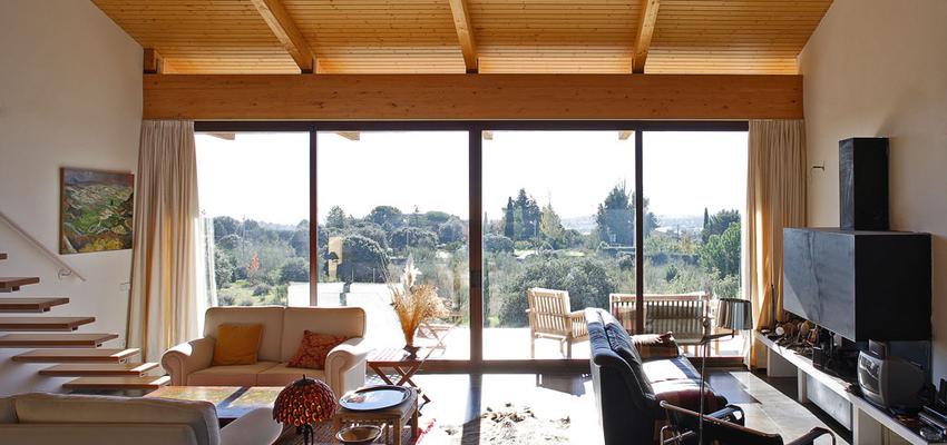 Salon style moderno color ocre, marron, blanco  diseñado por Manuel Fonseca Gallego | Arquitecto 