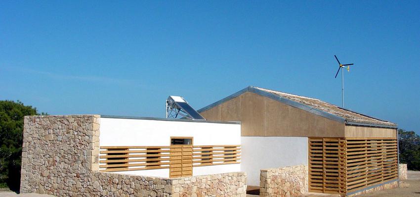 Exterior style tradicional color ocre, marron, blanco  diseñado por Manuel Fonseca Gallego | Arquitecto 