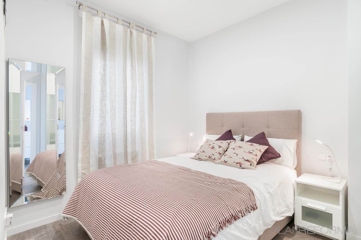 Dormitorio Estilo moderno Color rojo, beige, blanco