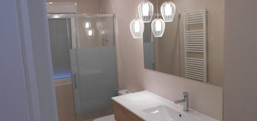 Baño Estilo moderno Color marron  diseñado por REHABILITA | Gremio | Copyright REHABILITA