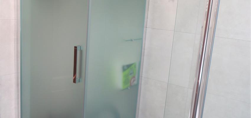 Baño Estilo moderno Color azul cielo  diseñado por REHABILITA | Gremio | Copyright REHABILITA