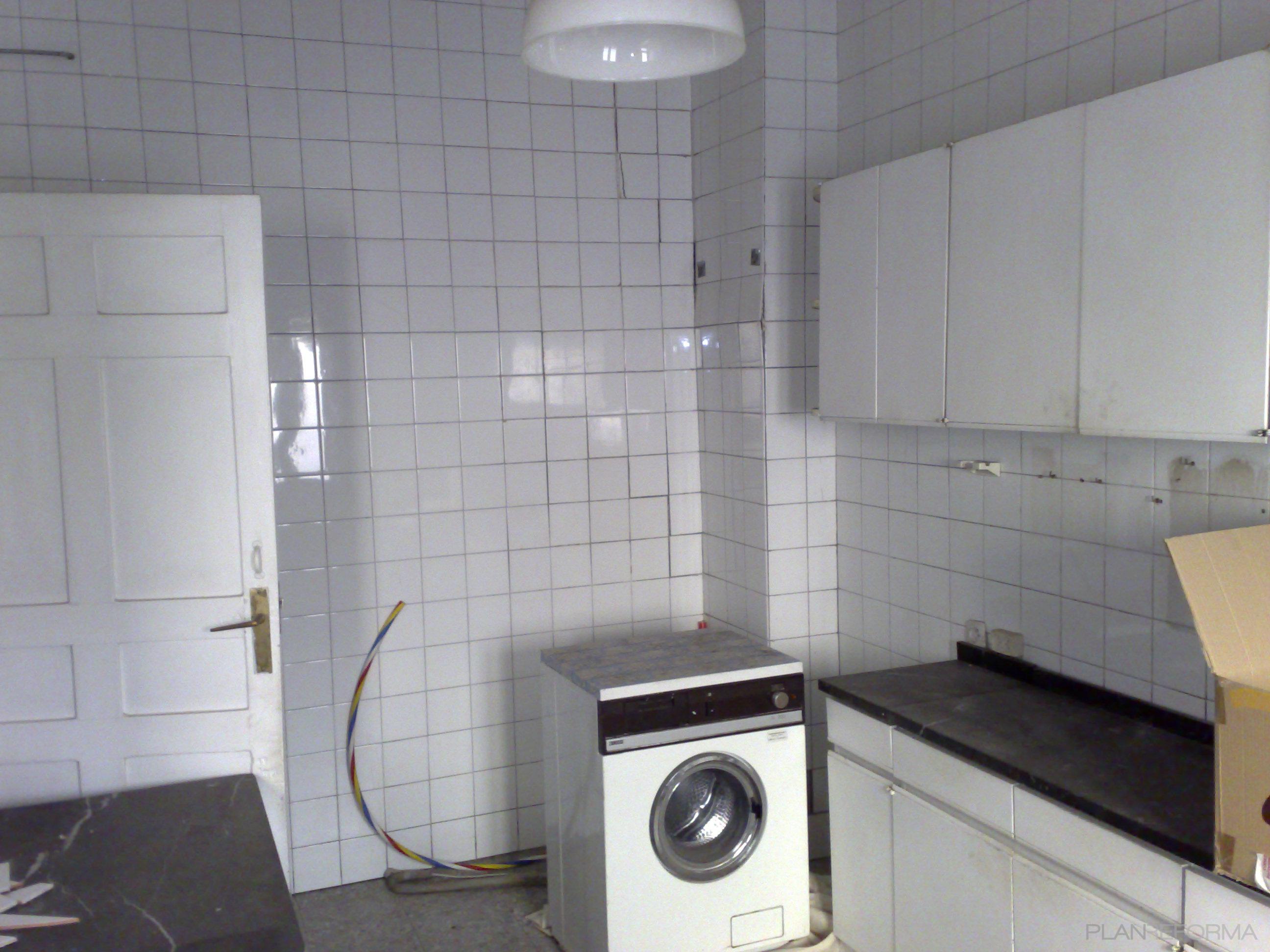 Cocina style contemporaneo color blanco, gris  diseñado por Decocelco | Interiorista 