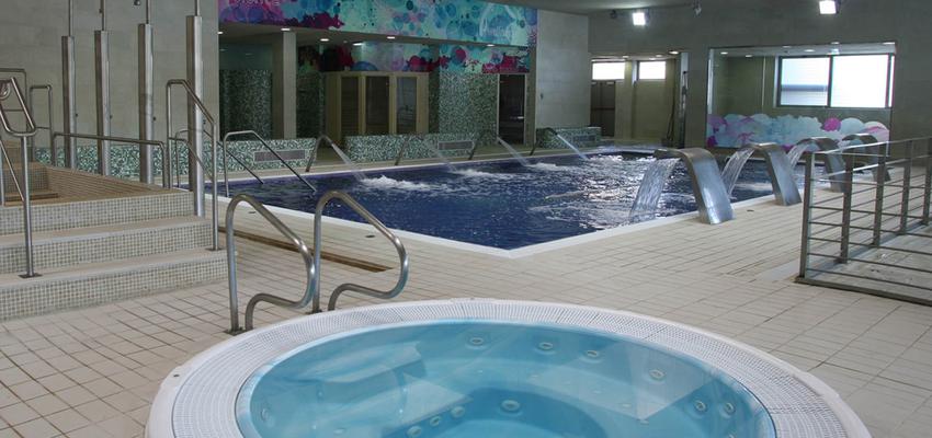 SPA Estilo moderno Color azul cielo, blanco, gris  diseñado por Reformas SYR | Gremio | Copyright TODOServicios Zaragoza