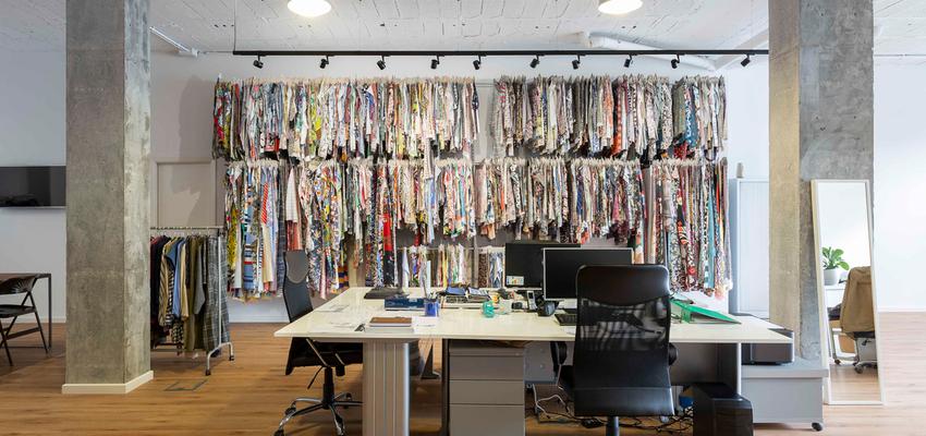 Oficina Estilo contemporaneo Color marron  diseñado por DISEÑO&ARQUITECTURA | Interiorista | Copyright DISEÑO&ARQUITECTURA