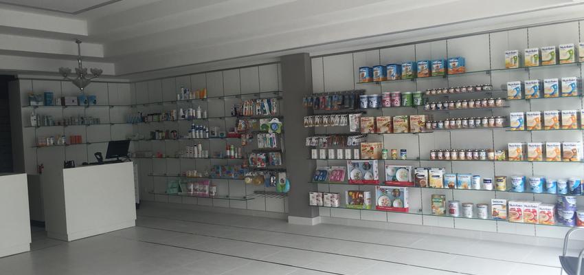 Tienda Estilo moderno Color amarillo  diseñado por Mandica | Arquitecto Técnico | Copyright reforma de local donde se empezó de o proyecto, licencia y toda la obra necesaria para convertir según solicito el cliente