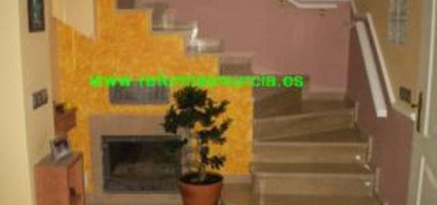 Escalera style contemporaneo color ocre, beige, marron  diseñado por Reformasmurcia | Gremio 