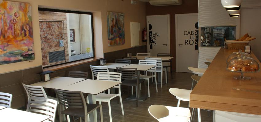 Tienda, Restaurante style moderno color beige, marron, marron  diseñado por Rafa - Acota-T | Arquitecto 