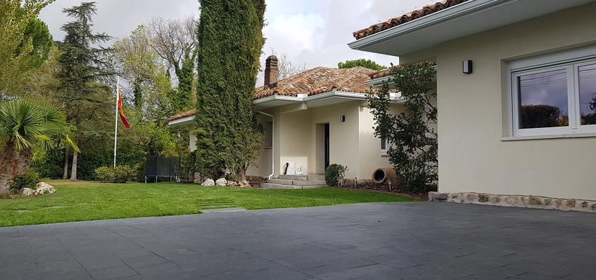 Exterior Estilo clasico Color amarillo  diseñado por Guillermo Haro | Gremio | Copyright www.proyectosgh.com