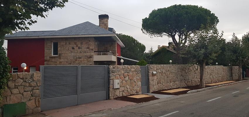 Exterior Estilo contemporaneo Color beige  diseñado por Guillermo Haro | Gremio | Copyright www.proyectosgh.com