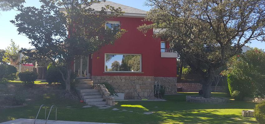 Exterior, Jardin Estilo clasico Color rojo  diseñado por Guillermo Haro | Gremio | Copyright www.proyectosgh.com