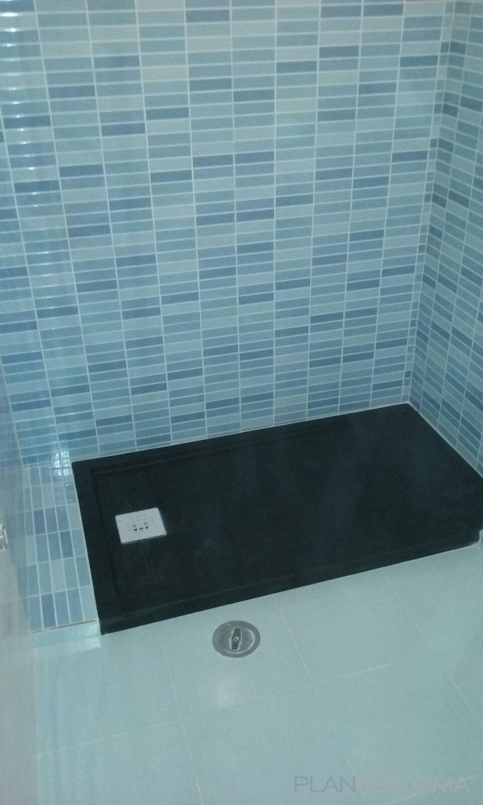 Baño Estilo moderno Color rojo  diseñado por Reformas Nieto | Gremio 