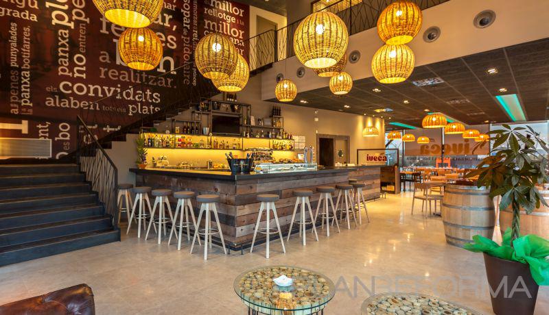 Restaurante, Bar style moderno color beige, negro  diseñado por AREA, estudi d'arquitectura. Marcel Torres | Arquitecto 