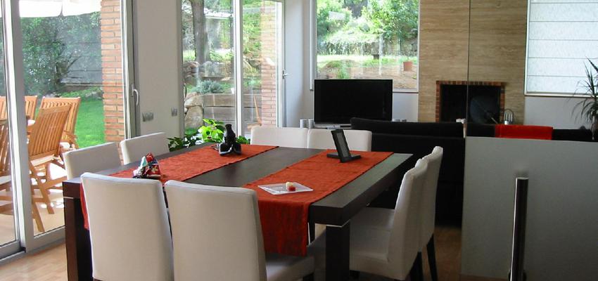 Comedor style moderno color rojo, beige, blanco, negro  diseñado por AREA, estudi d'arquitectura. Marcel Torres | Arquitecto 