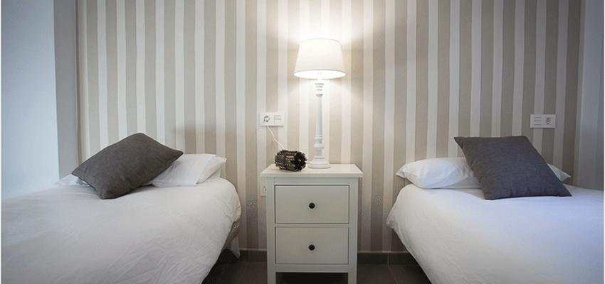Dormitorio style eclectico color beige, gris  diseñado por margarita | Arquitecto Técnico | Copyright Holiday2