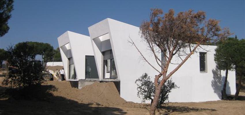 Exterior Estilo moderno Color blanco, gris  diseñado por ambarq | Arquitecto 