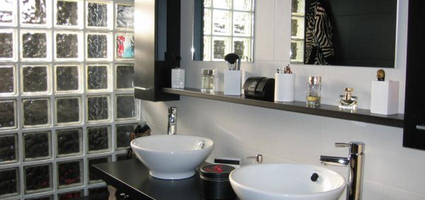 Baño Estilo contemporaneo Color gris, gris, negro  diseñado por CONSTRUCCIONES Y REFORMAS INTEGRALES CABEZA, SL. | Gremio | Copyright CONSTRUCCIONES Y REFORMAS INTEGRALES CABEZA, SL.