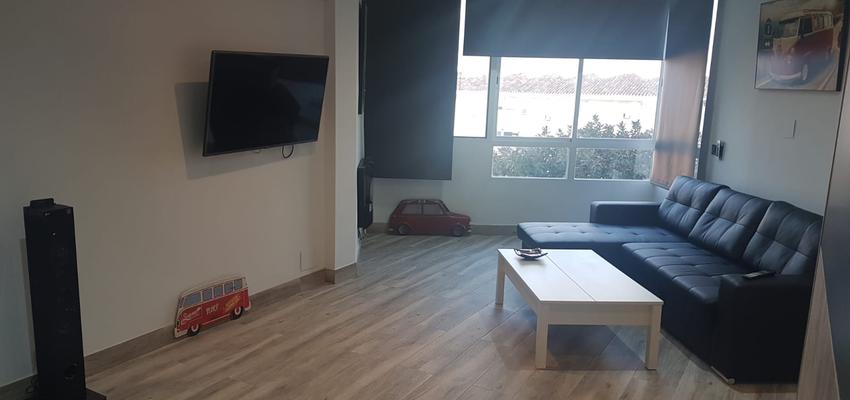 Sala de la TV, Salon, Sala de musica Estilo moderno Color negro, plateado, bronce  diseñado por DK2 DESARROLLOS | Gremio | Copyright SI