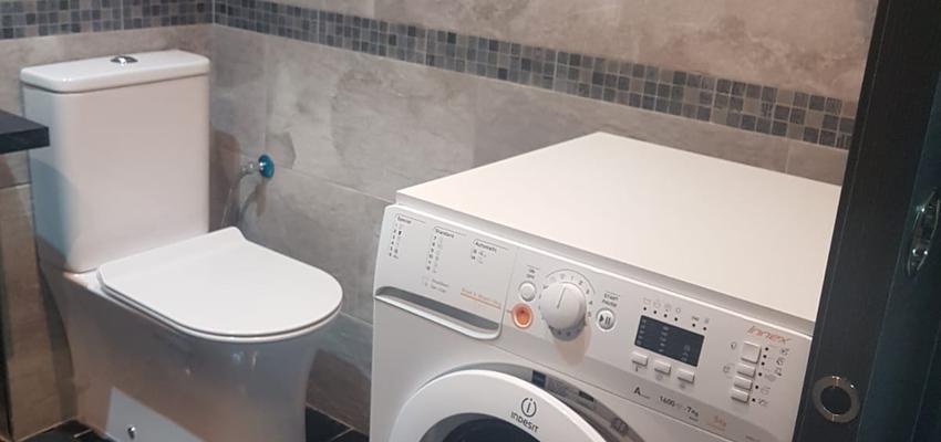 Baño Estilo moderno Color gris, gris, negro  diseñado por DK2 DESARROLLOS | Gremio | Copyright SI