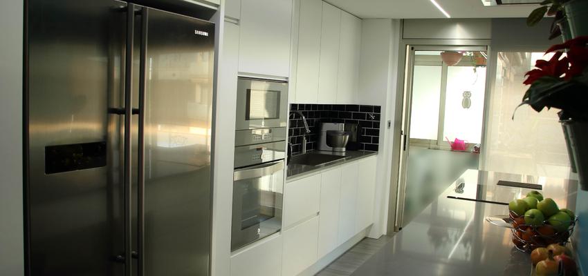 Cocina Estilo moderno Color rosa  diseñado por BCN STUDI | Interiorista | Copyright Bcn Studi