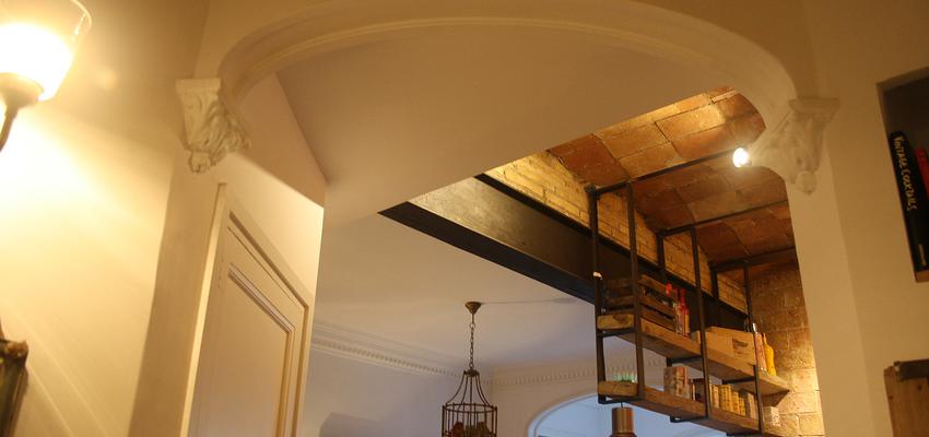 Recibidor Estilo vanguardista Color marron, beige, plateado  diseñado por Puzzle · Urbano | Gremio | Copyright PROYECTOS P·U