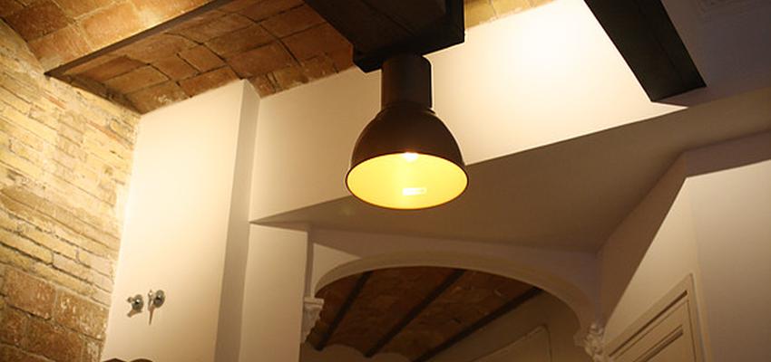 Recibidor Estilo vanguardista Color plateado, bronce  diseñado por Puzzle · Urbano | Gremio | Copyright PROYECTOS P·U