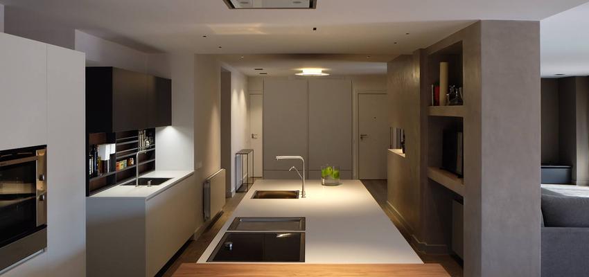 Cocina Estilo moderno Color marron, gris, plateado  diseñado por Puzzle · Urbano | Gremio | Copyright PROYECTOS P·U