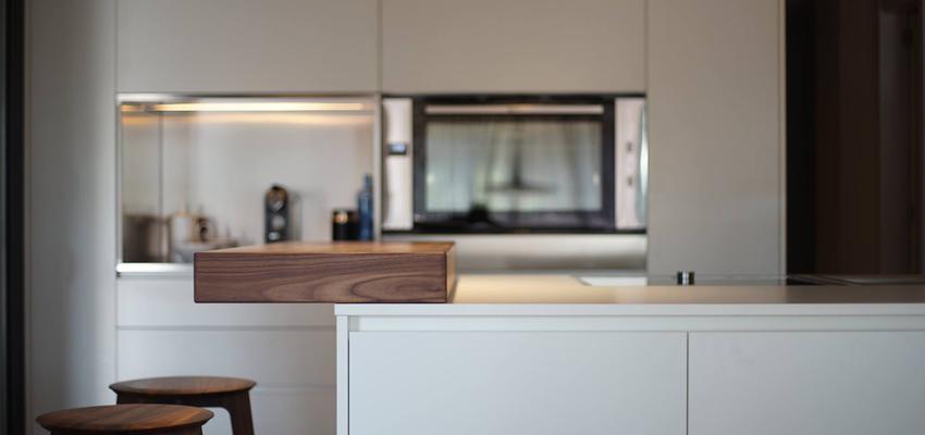 Cocina Estilo moderno Color marron, gris, plateado  diseñado por Puzzle · Urbano | Gremio | Copyright PROYECTOS P·U Cocina Estilo moderno Color marron, gris, plateado  diseñado por Puzzle · Urbano | Gremio | Copyright PROYECTOS P·U