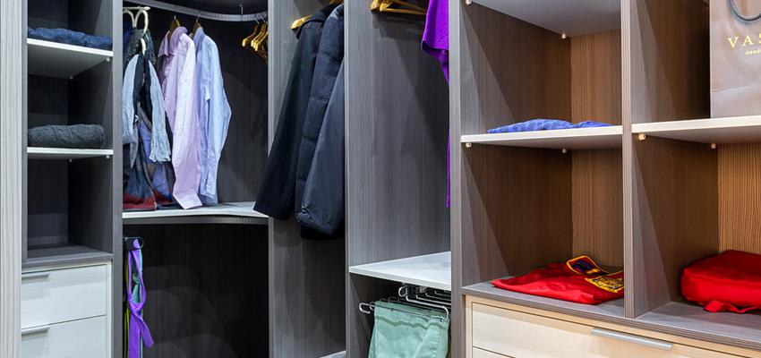 Vestidor style moderno color marron, blanco, gris  diseñado por cocinas castillo | Gremio | Copyright FOTO PROPIA