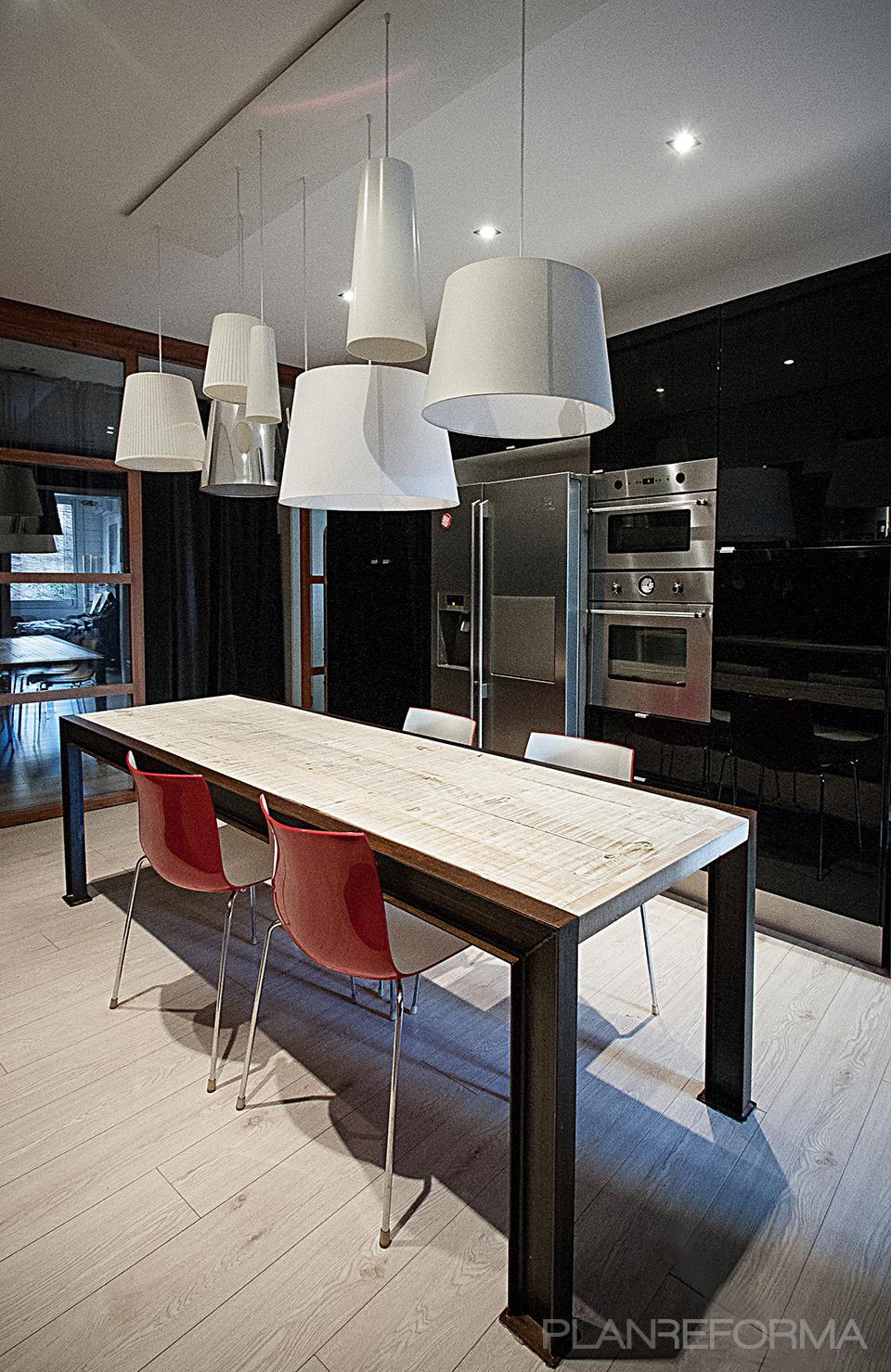 Comedor, Cocina style kitsch color marron, beige, blanco, negro  diseñado por CID DELTA SA | Interiorista 