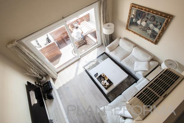 Salon, Loft style contemporaneo color beige, marron, beige, blanco  diseñado por CID DELTA SA | Interiorista 