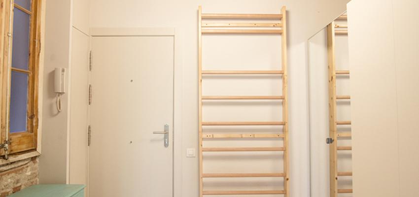 Recibidor style eclectico color marron, azul cielo, beige, blanco  diseñado por CID DELTA SA | Interiorista 