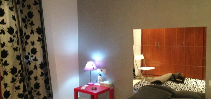 Dormitorio Estilo moderno Color rojo, marron, gris  diseñado por tot-pintur | Gremio | Copyright Trabajos realizados de mantenimiento del interior de una vivienda, así como pintura y decoración (entre otros pequeños arreglos y detalles para perfeccionar el resultado final del trabajo)