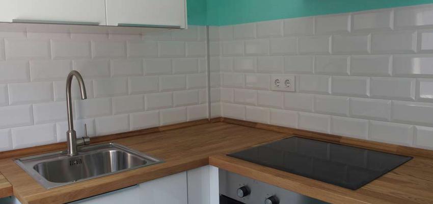 Cocina style moderno color marron, turquesa, blanco, plateado  diseñado por Lucrezia Arrias | Arquitecto 