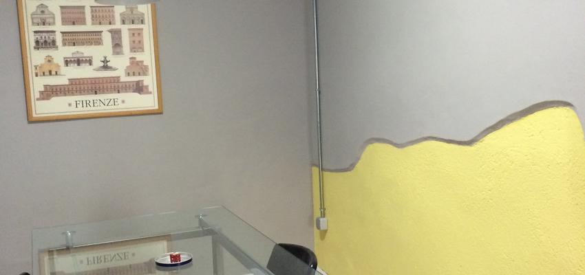 Oficina style moderno color rojo, amarillo, beige, blanco, gris  diseñado por Lucrezia Arrias | Arquitecto 