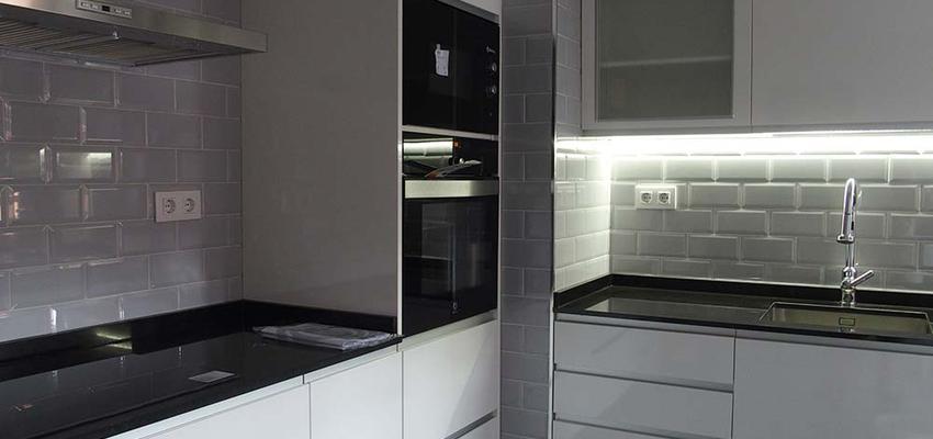 Cocina Estilo moderno Color gris  diseñado por Lucrezia Arrias | Arquitecto 