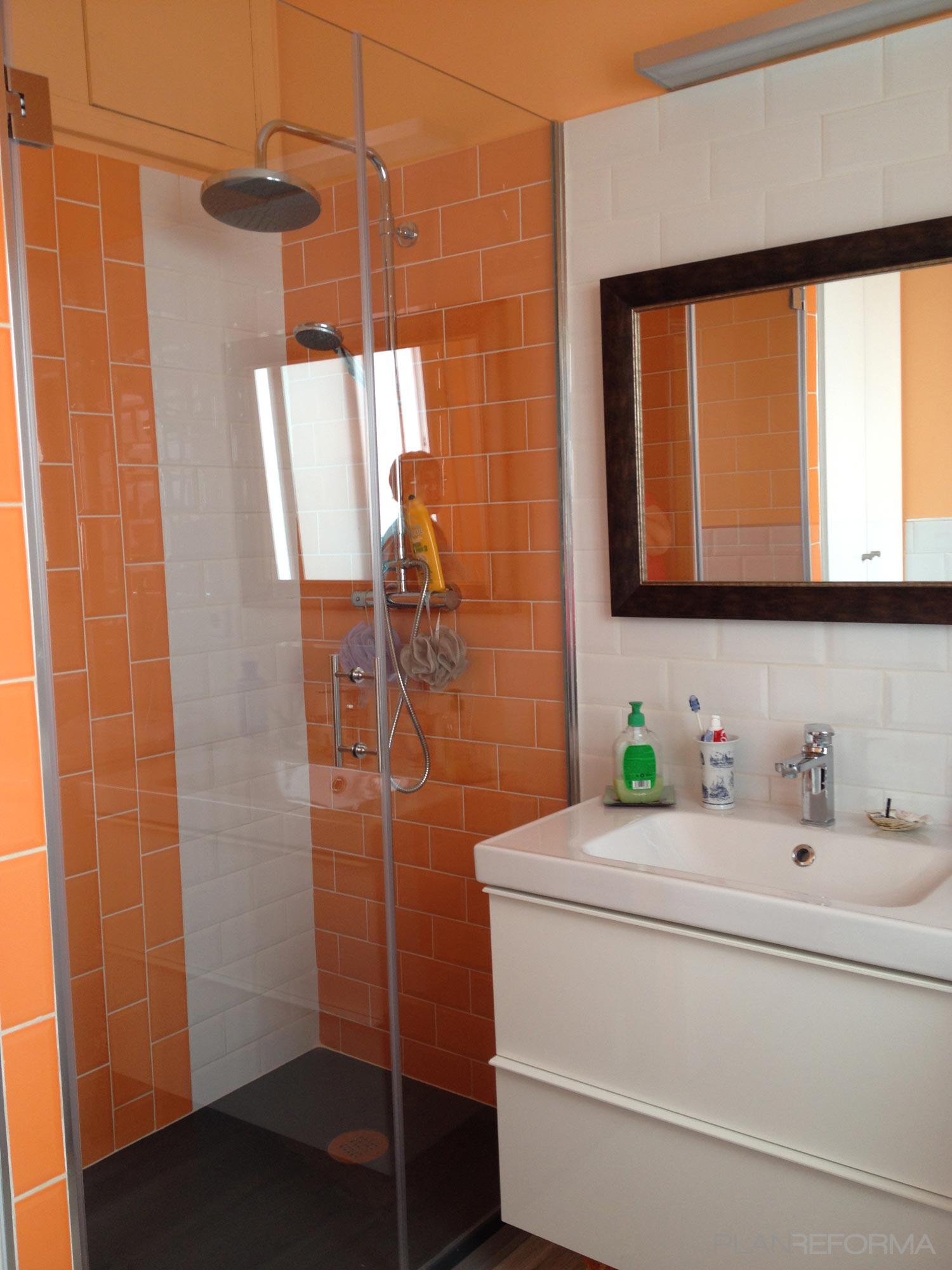 Baño style contemporaneo color ocre, amarillo, blanco  diseñado por Lucrezia Arrias | Arquitecto 