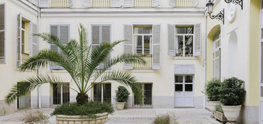 Exterior Estilo moderno Color amarillo, verde  diseñado por Nimú, equipo de diseño | Interiorista 