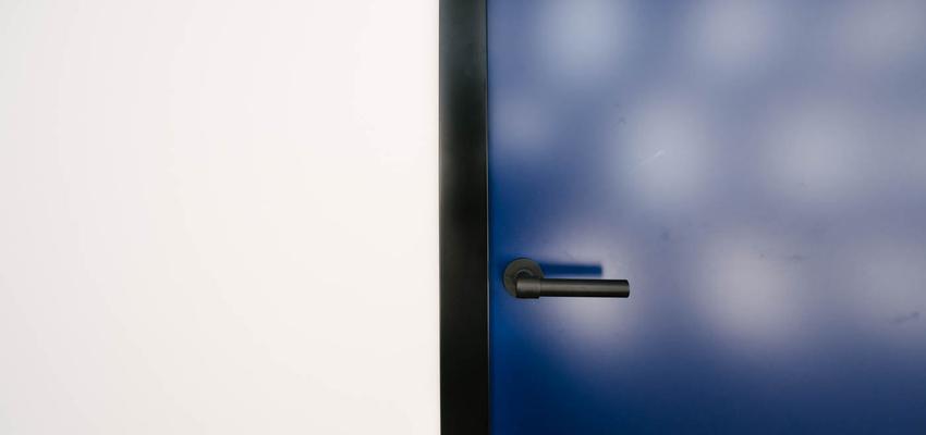 Pasillo Estilo moderno Color azul oscuro, blanco, negro  diseñado por Nimú, equipo de diseño | Interiorista | Copyright Equipo Nimú