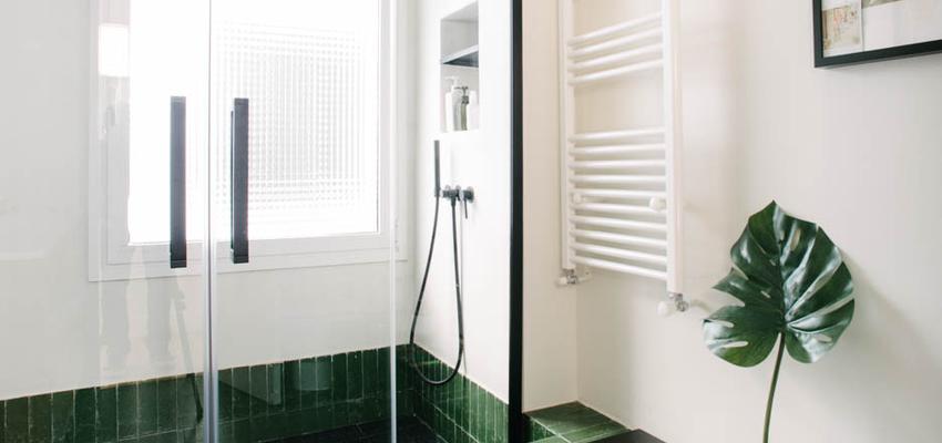 Baño Estilo vintage Color verde, blanco, negro  diseñado por Nimú, equipo de diseño | Interiorista | Copyright Equipo Nimú