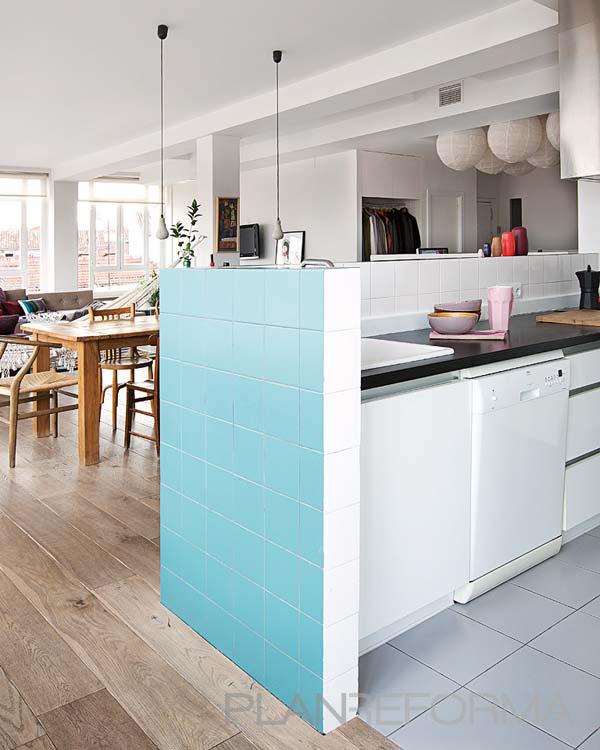 Comedor, Cocina, Salon Estilo contemporaneo Color turquesa, beige, blanco  diseñado por Nimú, equipo de diseño | Interiorista | Copyright fotos de la revista Mi Casa